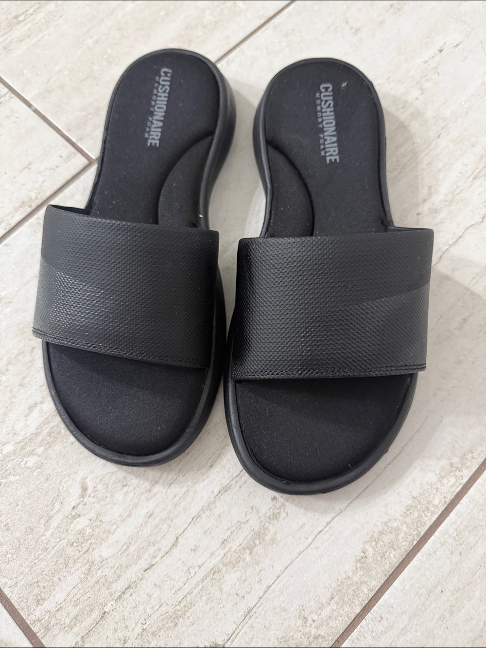 Cushionaire Black Slide Sandals for Women black ..size 9